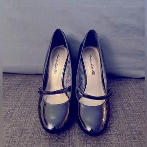 Black American Eagle Cutie Practical Round Toe Mary Jane Strap Heels Size 6W.